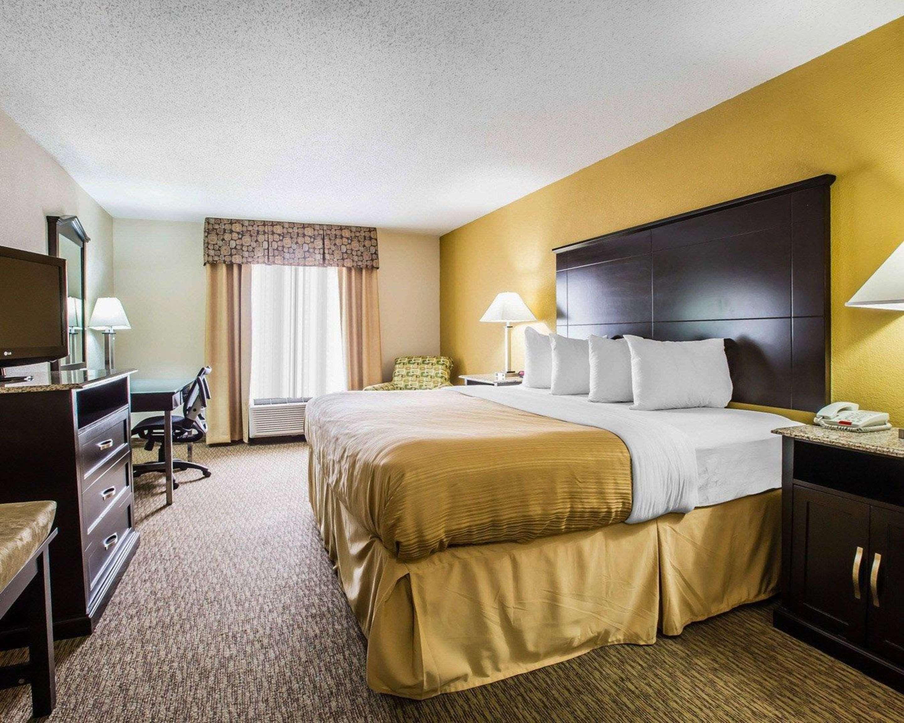 Quality Inn & Suites - Greensboro-High Point Екстер'єр фото