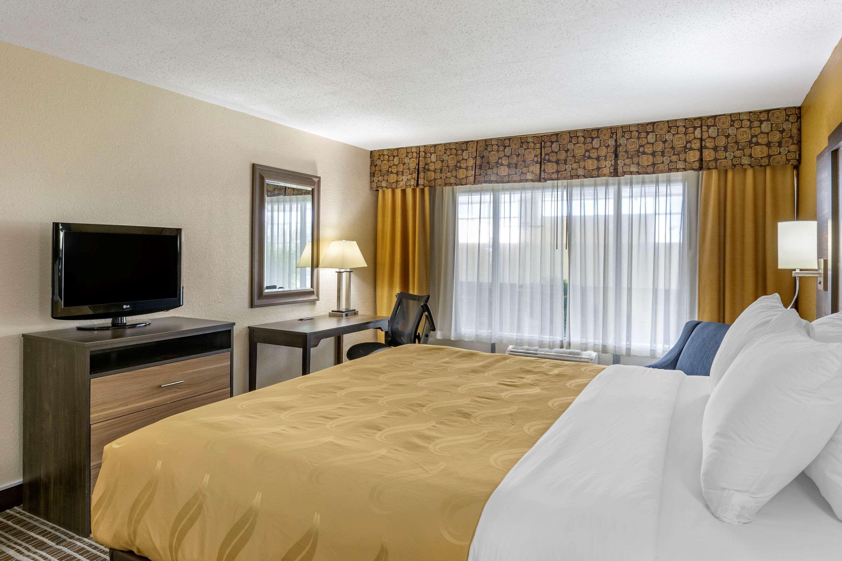 Quality Inn & Suites - Greensboro-High Point Екстер'єр фото