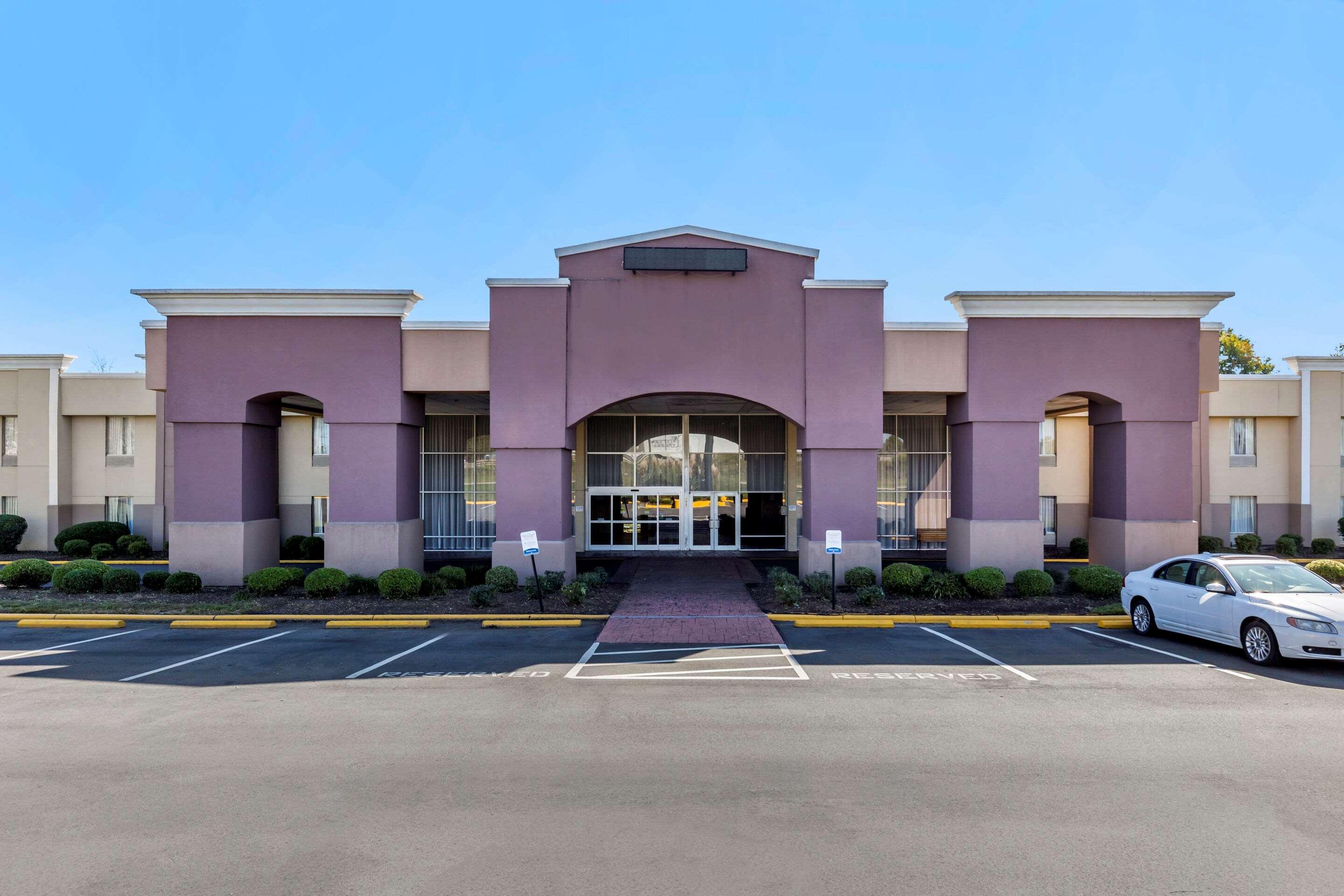 Quality Inn & Suites - Greensboro-High Point Екстер'єр фото