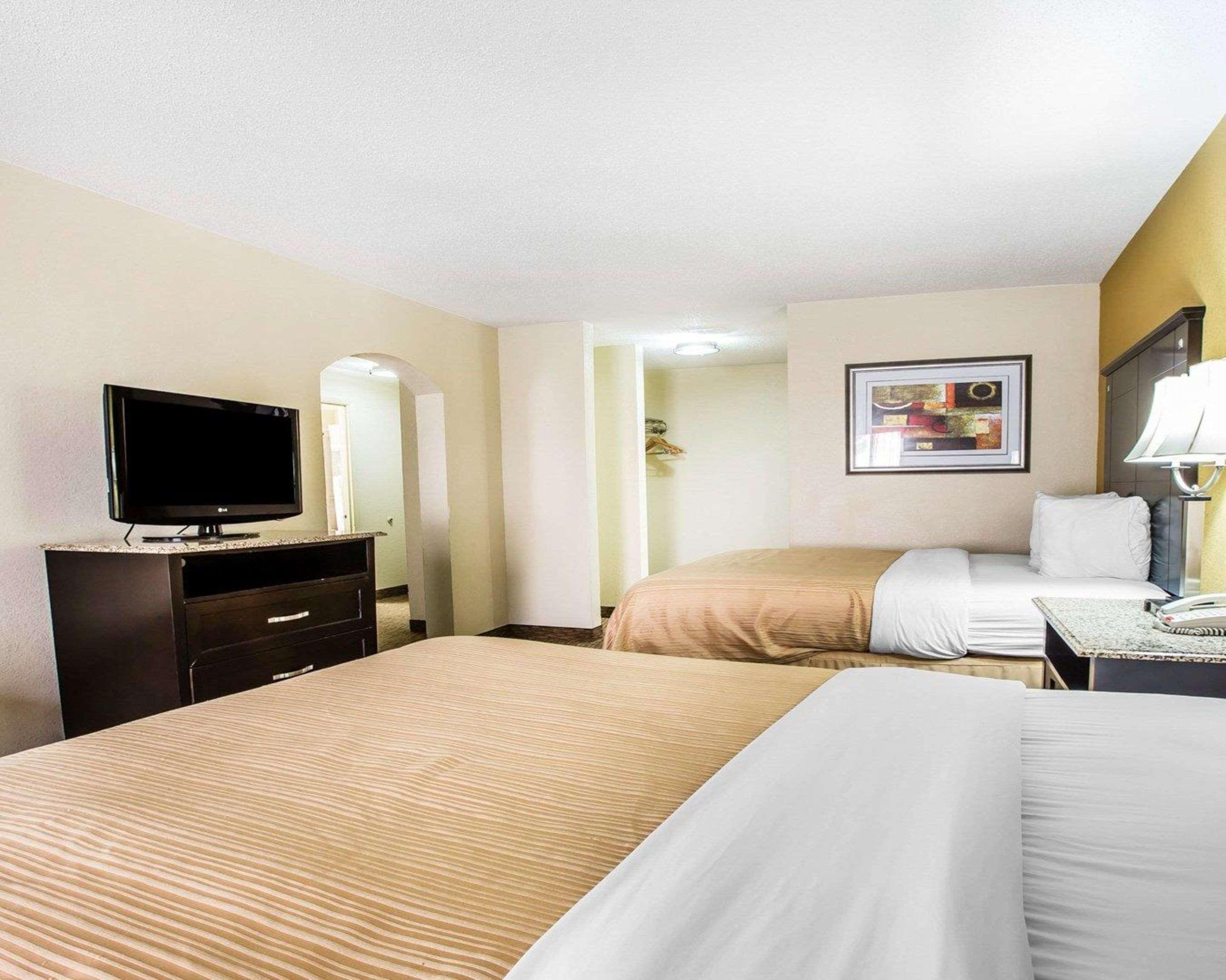 Quality Inn & Suites - Greensboro-High Point Екстер'єр фото