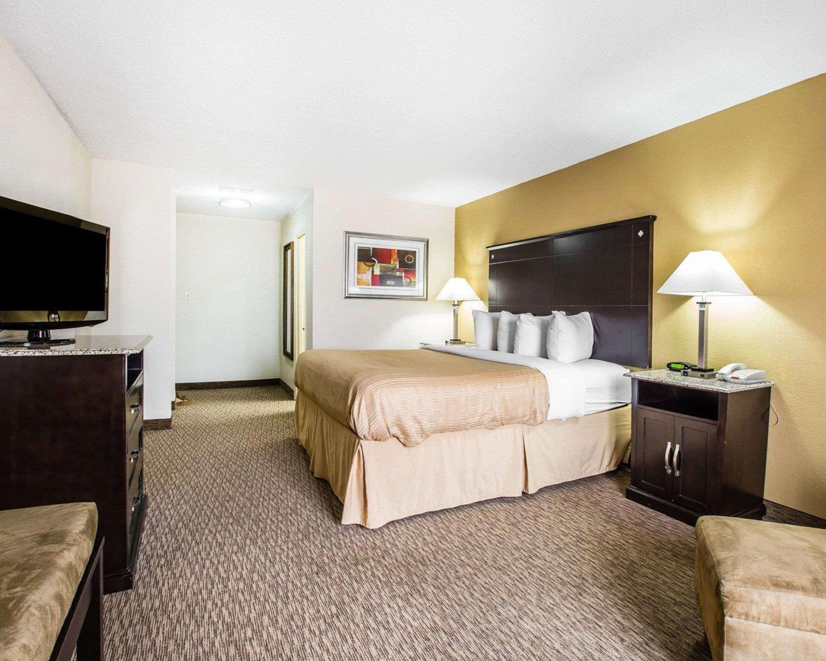 Quality Inn & Suites - Greensboro-High Point Екстер'єр фото