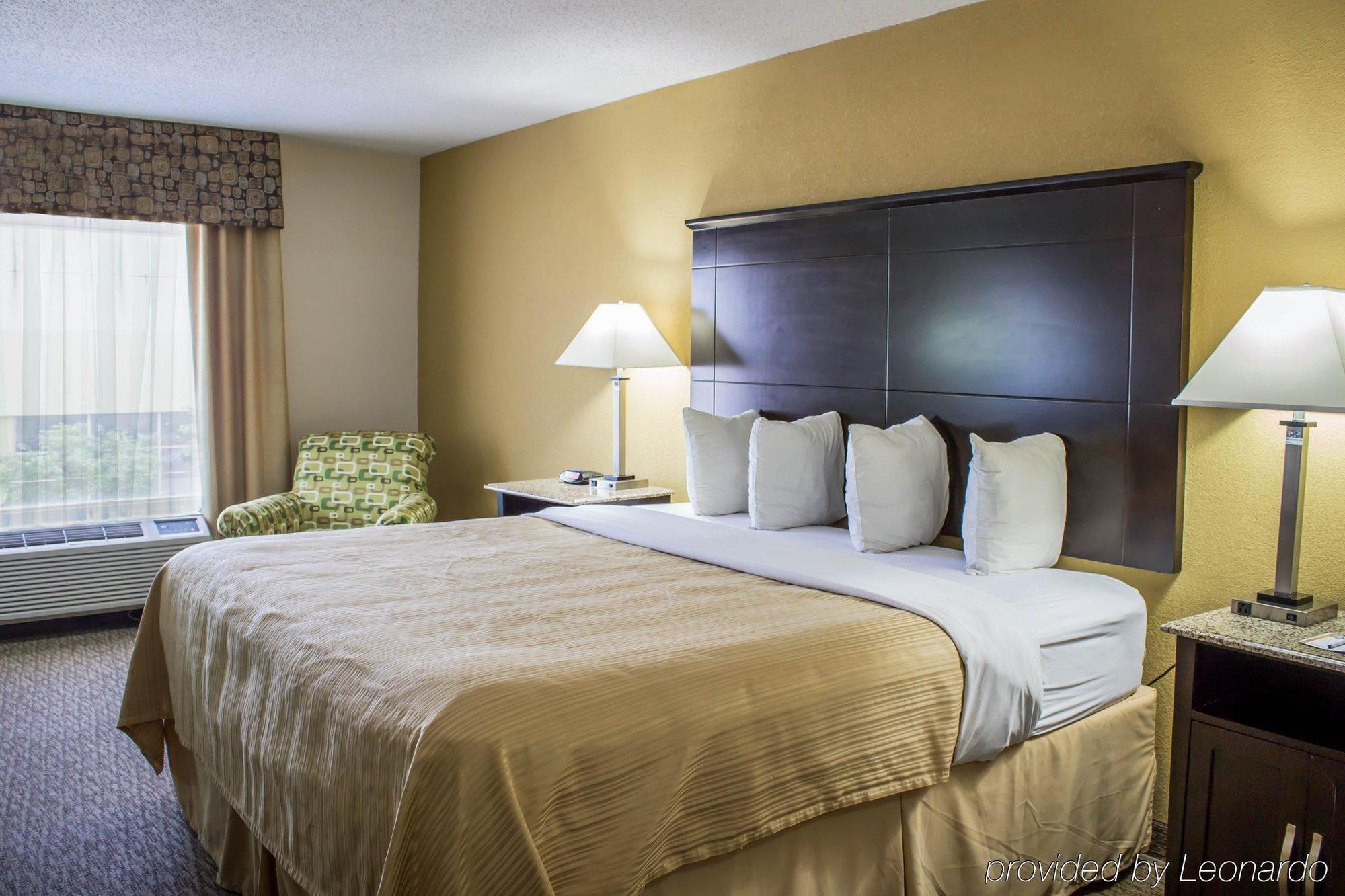 Quality Inn & Suites - Greensboro-High Point Екстер'єр фото